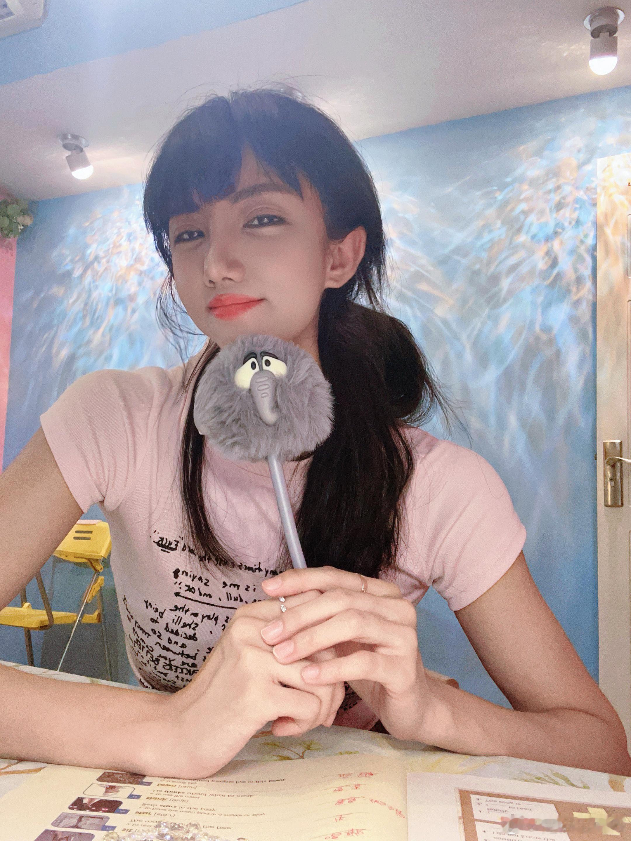 我衷心的祈求我的男学生们不要运动完来上课，熏得我快停经了  ​​​