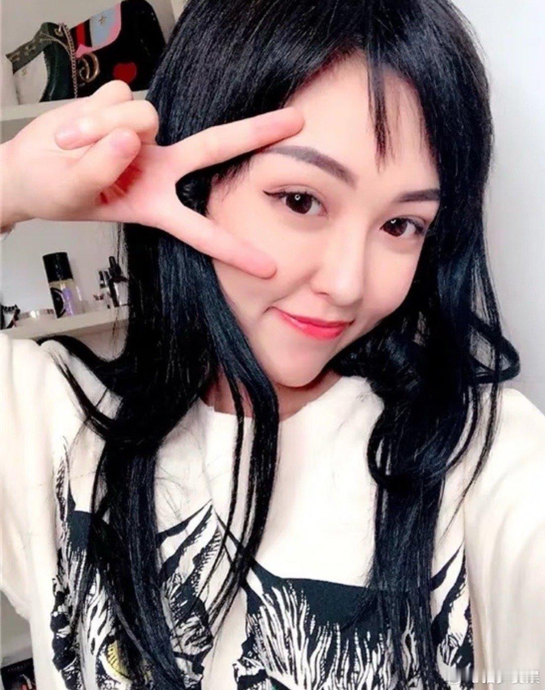 海男爆料张凯毅这个张凯毅咋回事啊，这么多人出来锤她，做人是真不行啊，塌的不能再塌