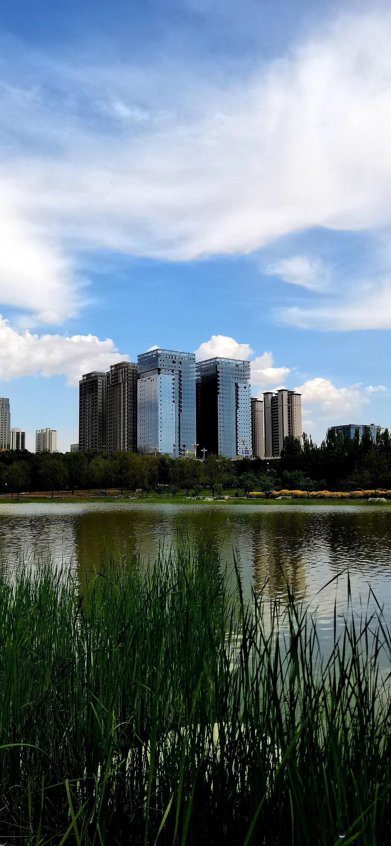 #拍摄美丽的城市#（原创）
镜头记录生活  城市风光
拍摄于山西省大同市平城区