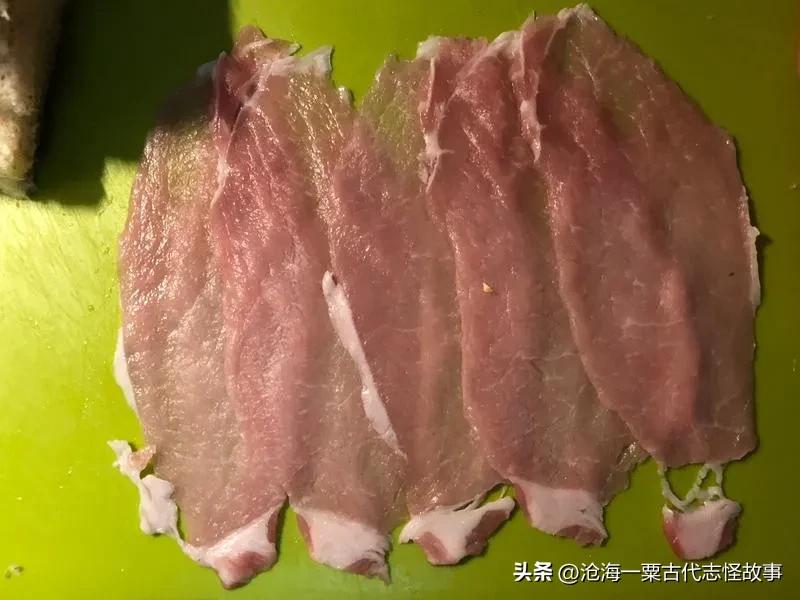 #今天吃什么#薄薄切来与纸同，片片摆开无二重，忽然窗外微风起，合盘吹入九宵中，急
