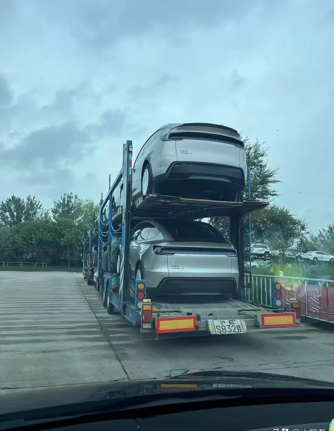特斯拉预热ModelYL特斯拉Model YL实车来了，感觉升级了好像又没有[允
