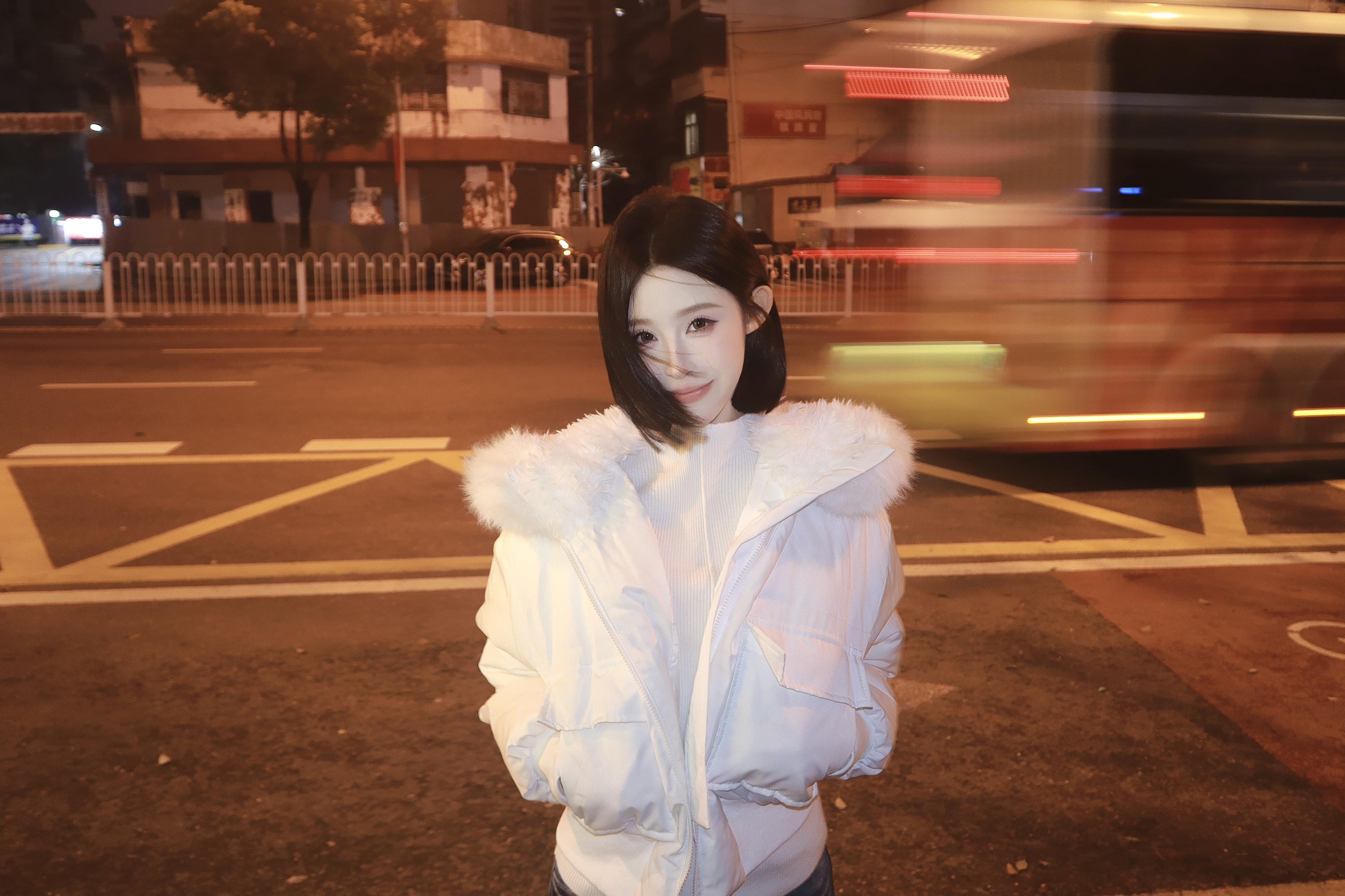 世上很多东西可以靠努力争取 唯独拥有一位有情有义的爱人 需要一些运气