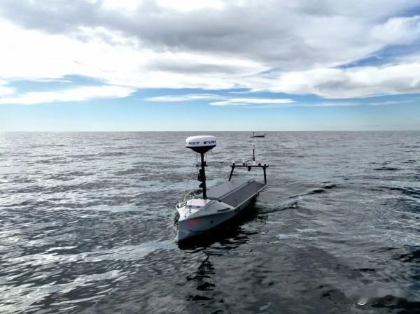 最近美国超小型太阳能“光鱼”Lightfish水面无人艇，多次在台海、南海活动引