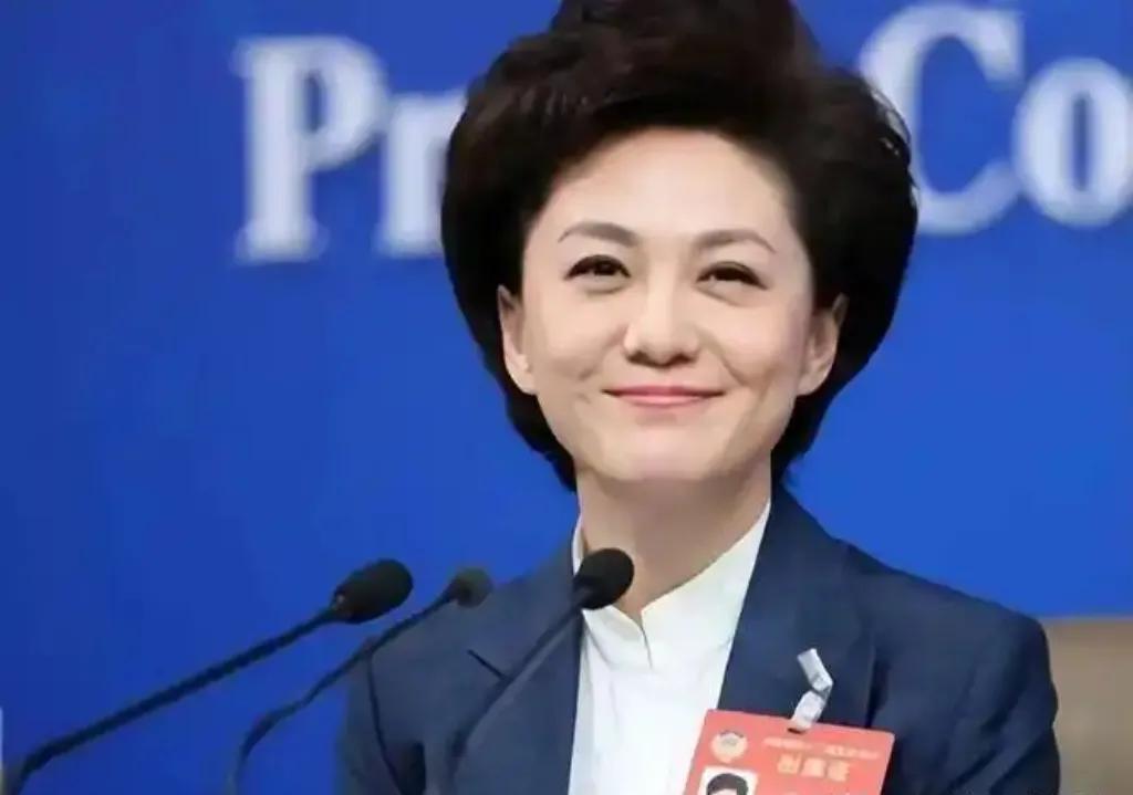 53岁的海霞迎来人生新篇章，被聘任为副校长，开启事业新征程。在事业稳步上升的同时