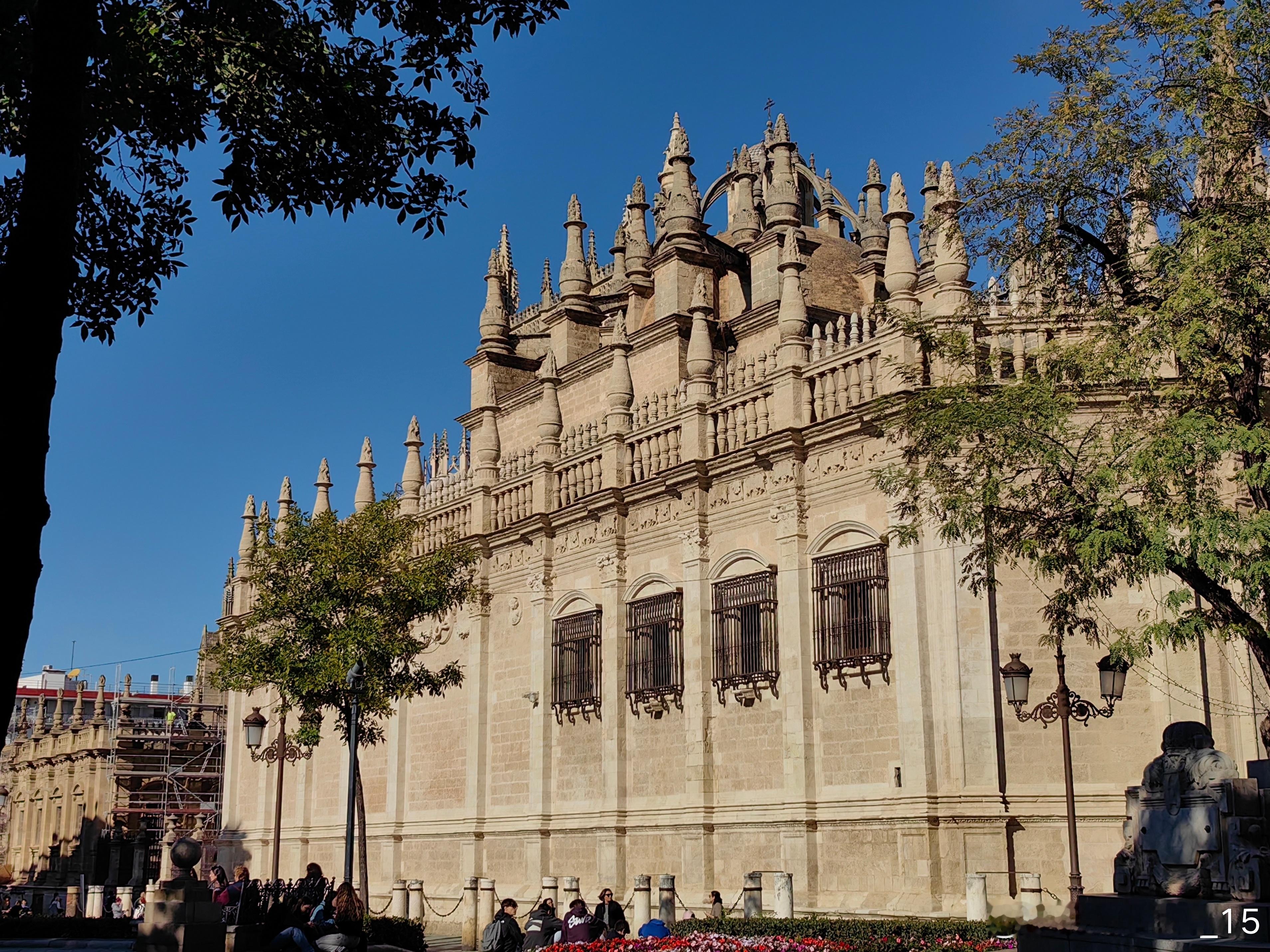 [世界遗产]塞维利亚大教堂是世界五大教堂之一，也是世界上面积最大的哥特式教堂之一