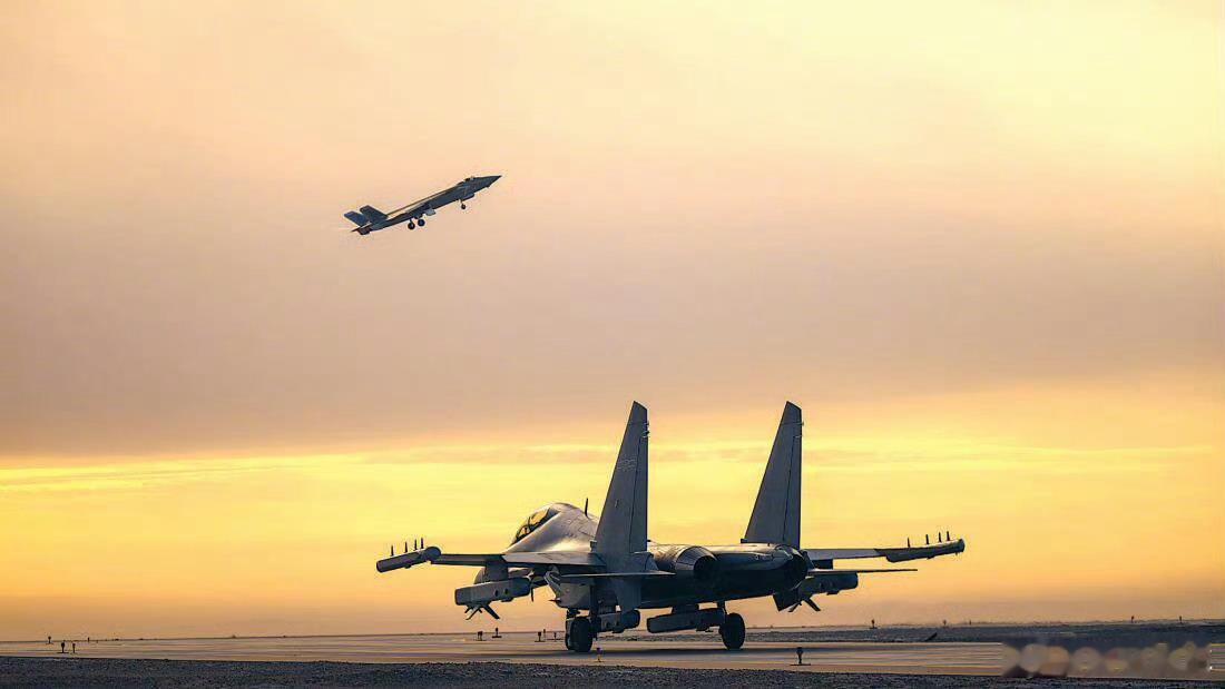 日本驱逐舰过航台湾海峡取证画面如果日本真的胆敢军事介入台海，那我们就让日本全境变