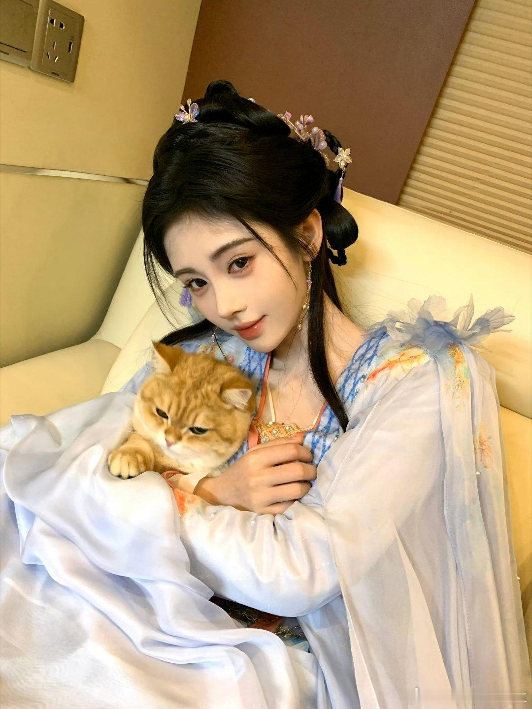鞠婧祎 jjy鞠婧祎姜黎非jjy鞠婧祎千香你落泪时，我在屏幕前的脸为什么也有眼泪
