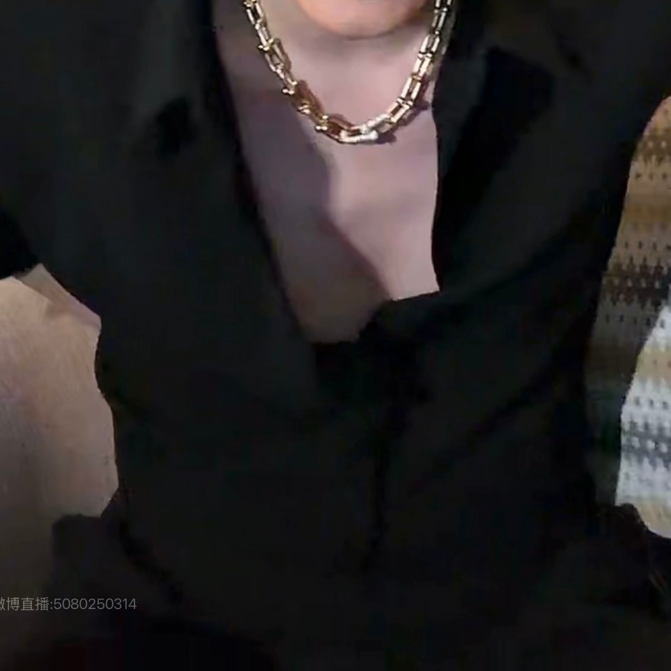 确实没有内搭🚬 