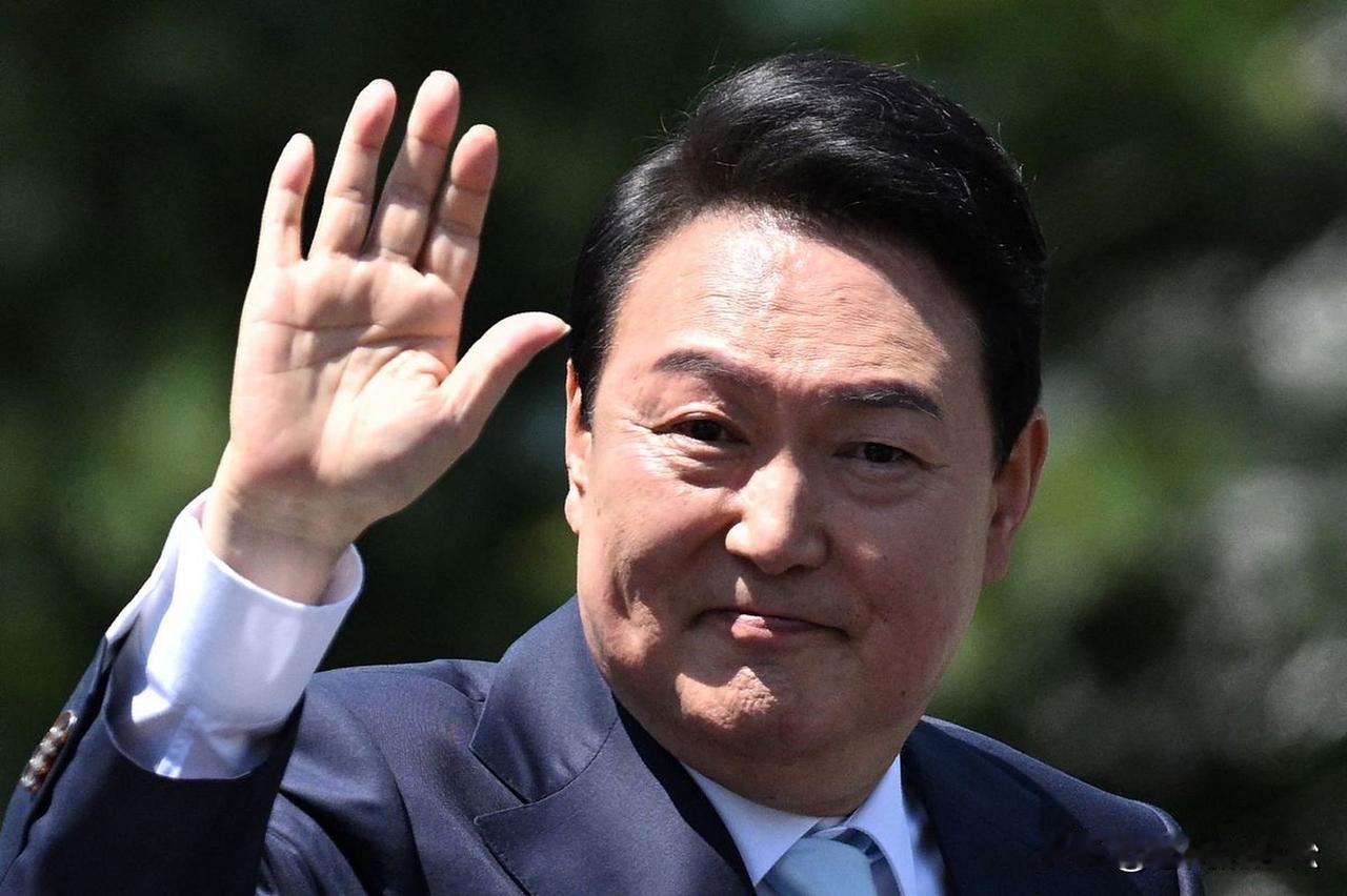 尹锡悦为蹭空调频繁见律师！
尹锡悦为了吹拘留所会见室的空调，每天至少要见律师2次