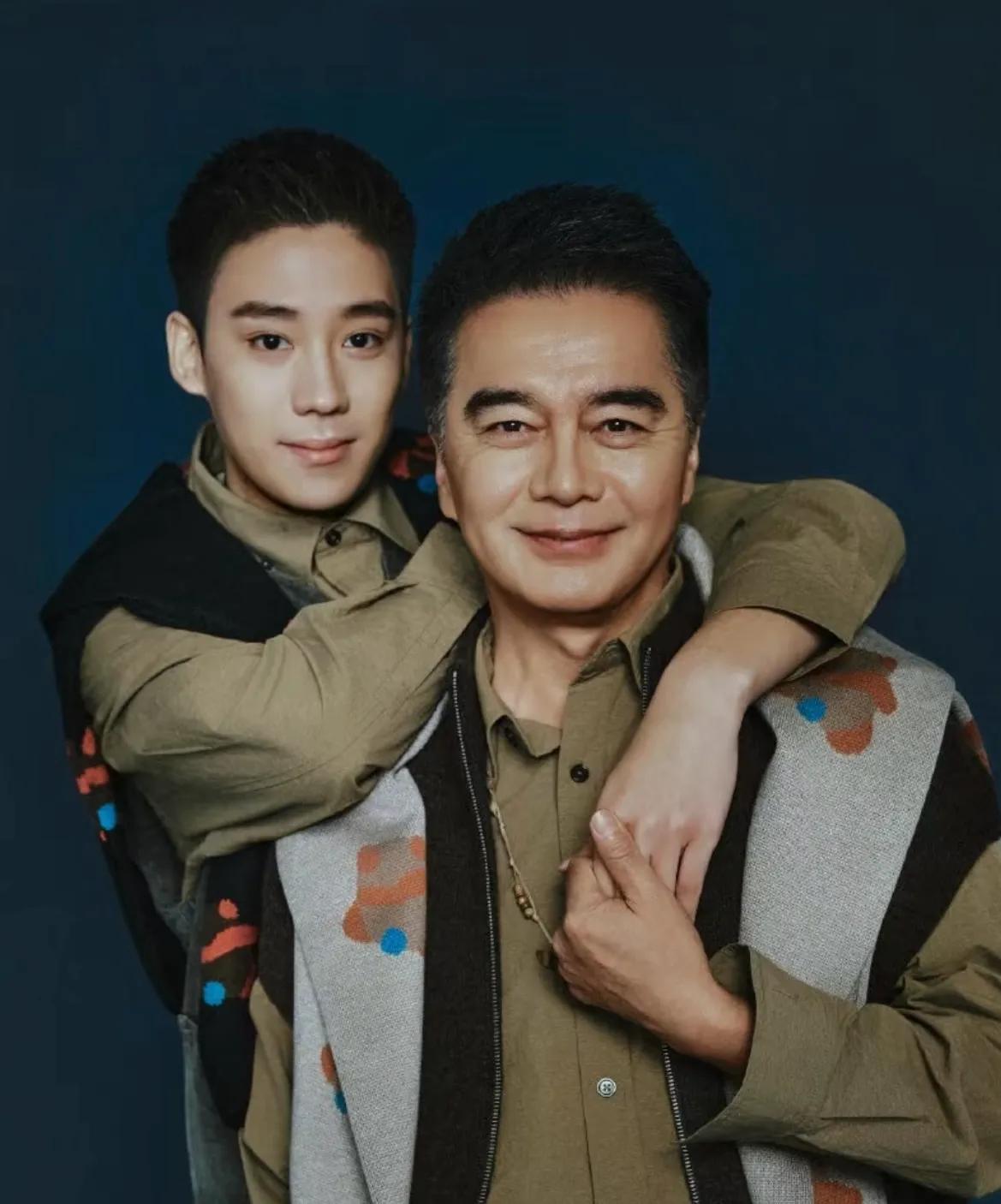 燕双鹰比许亚军做得好，前妻李婷去世，全程陪在女儿身边处理李婷后事，现在也每年陪女