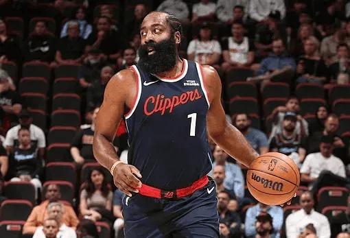 现在没人给鲍威尔招魂了

你们平时不看球啊，小卡不是以前的侧翼无差别单挑王了，他