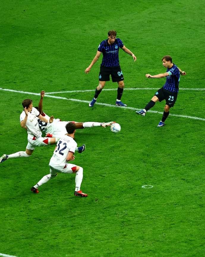 这个球对巴雷拉弥足珍贵。天道酬勤，一直在场上支撑攻守两端的小巴，跑动和勤奋是他的