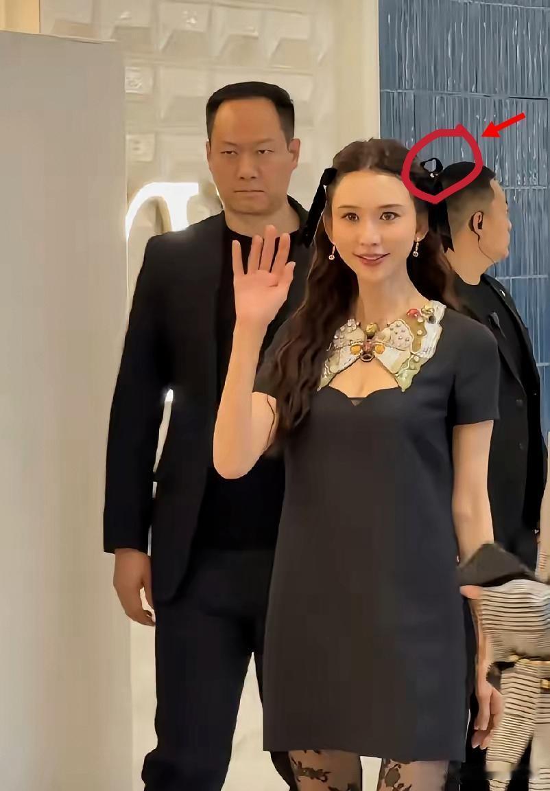 50岁硬是活出30岁的模样，林志玲的年轻秘诀全是“表象”。
凌晨四点的闹钟，十年