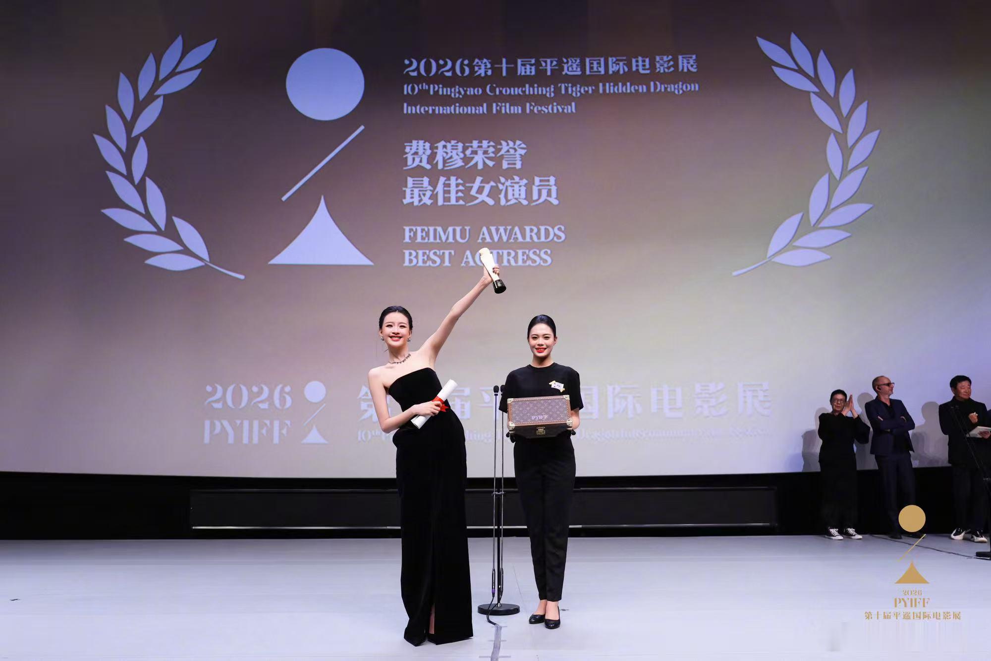 孙怡发博回应拿影后恭喜孙怡！微博回应平遥最佳女演员，感恩遇见小美，感谢《爱情笑话