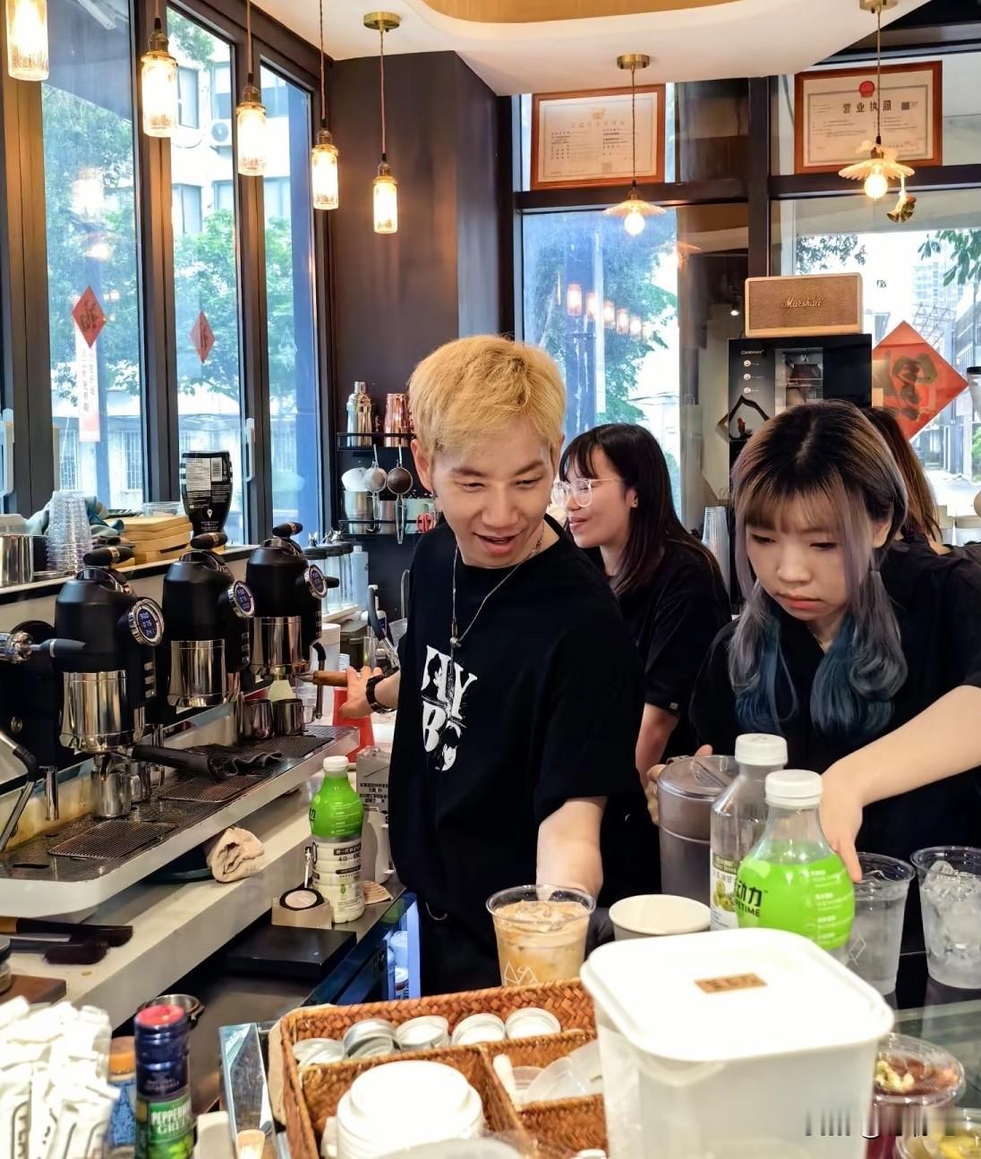 只认低价不认店‼️独立咖啡店深陷价格内卷，日均亏600元难以为继,独立咖啡店今年