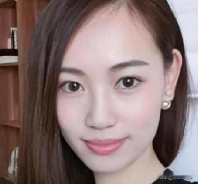 马蓉面相柔和，肤若凝脂，长相中规中矩，比普通没化妆的女人漂亮一些。马蓉的额头高，