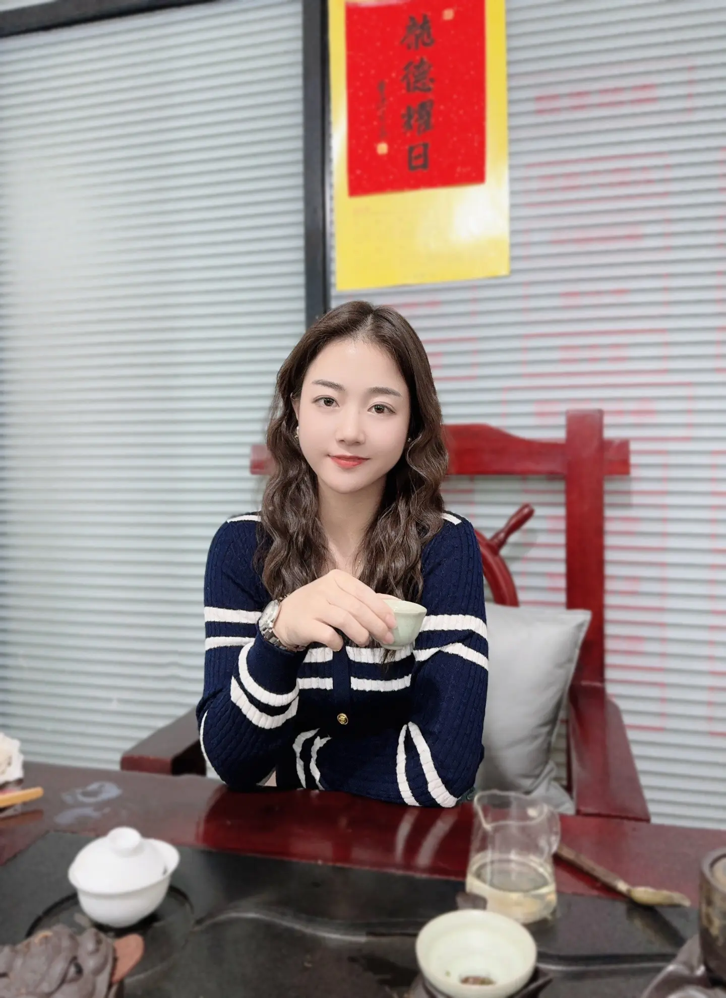 活着活着你就会明白，中年以后最好的状态，就是销声匿迹，半隐半藏。除了赚...