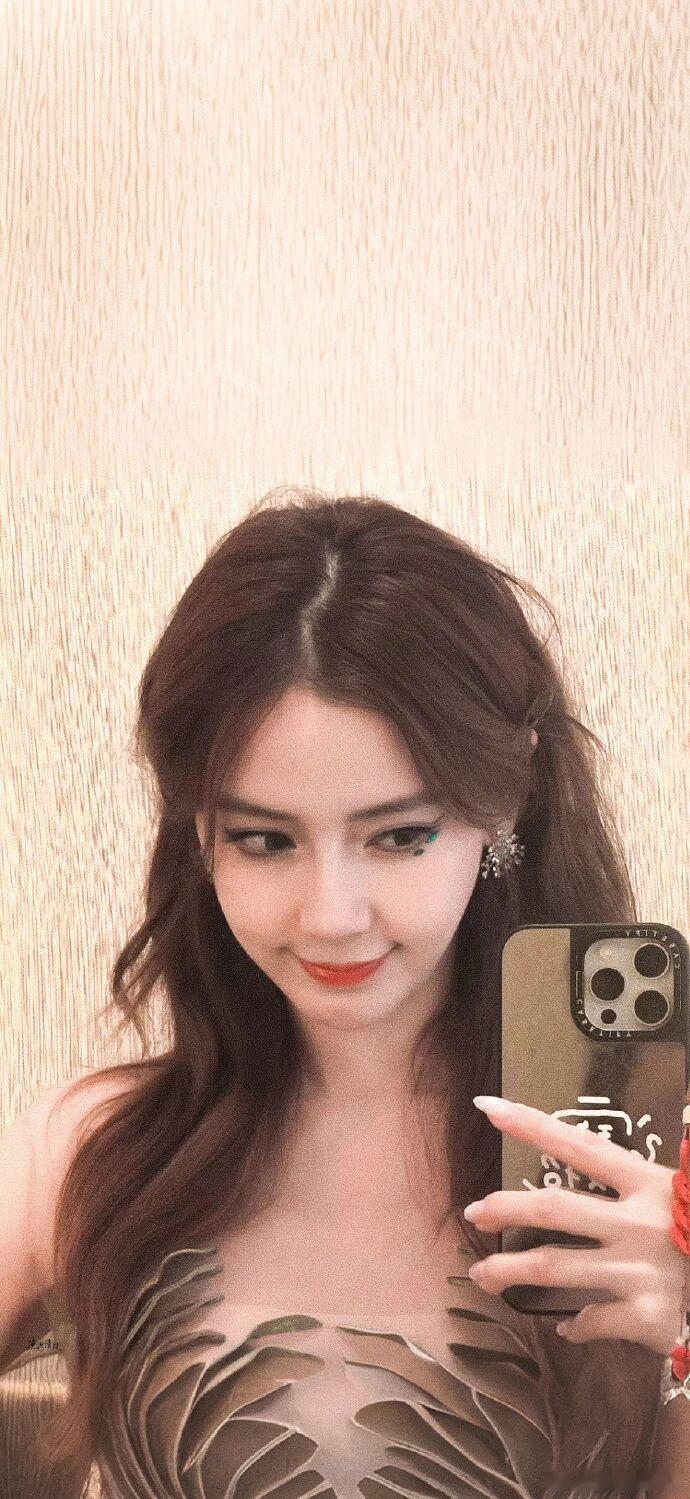 Angelababy 我不想过生日了Baby杨颖有以前刚出道的样子了，真的是越来