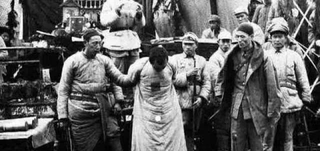 1950年，解放军24名精英战士深入大瑶山，搜捕黄埔军校巨匪甘兢生，但苦苦搜寻多