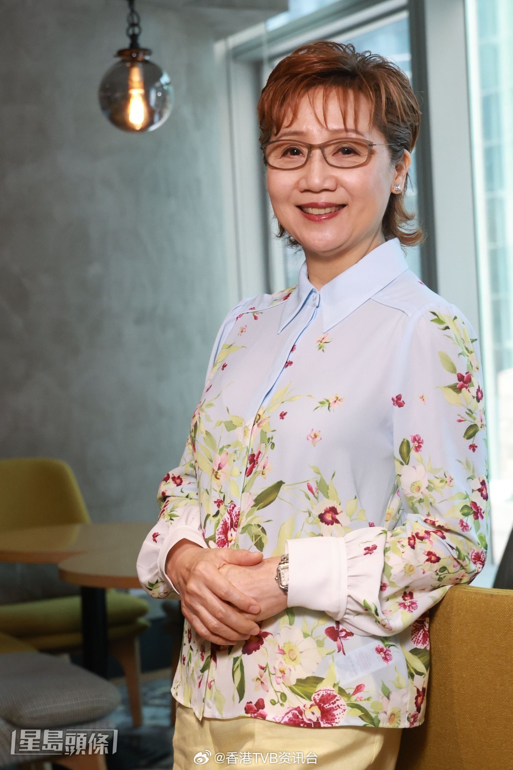 星岛：张德兰再登红馆细数六十年歌唱之路 感念母亲悉心照料潸然落泪 《鲜花满月楼》