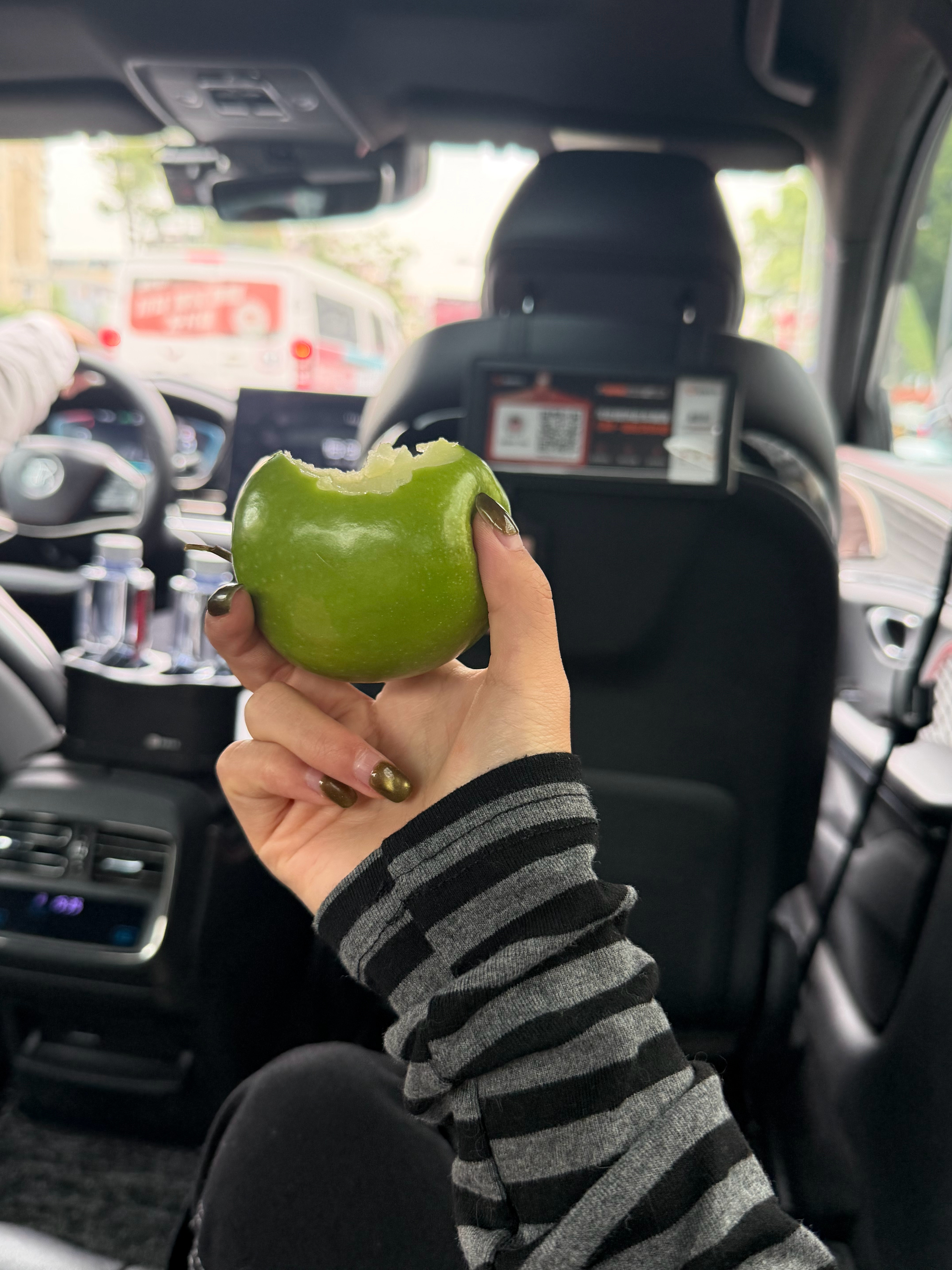 我问波子哥我是青苹果还是红苹果他说我是火龙果留青青Abi