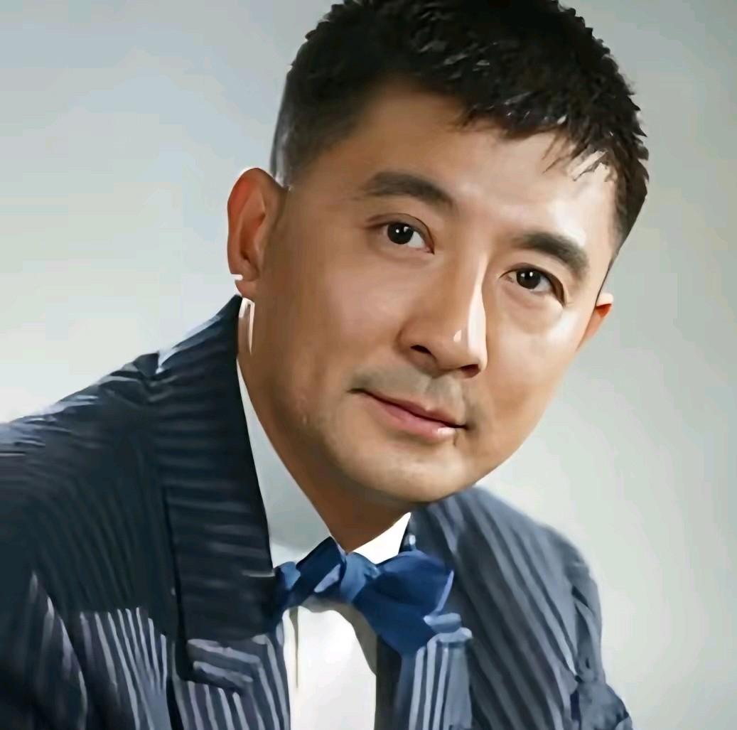 有多少人还能认出他来，这是哪位演员，长得太帅了，浓眉大眼，剑眉星目，眼睛炯炯有神