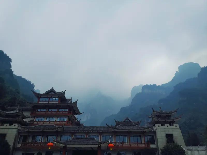 张家界太值得一去了！它有独特的“张家界地貌”，代表着世界自然遗产的极致。历史上李