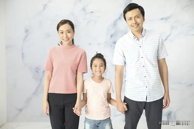 首先，别一上来就骂。
叛逆的孩子，心里多半憋着委屈或压力。先听他说，别急着反驳。