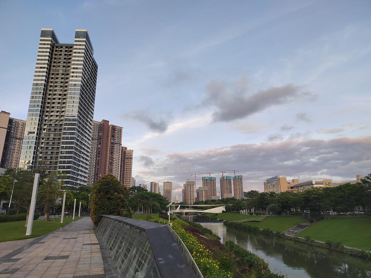需注意：长期跑步是把双刃剑，跑步虽然好，但不科学的跑步可能让你毁掉余生。
长期跑