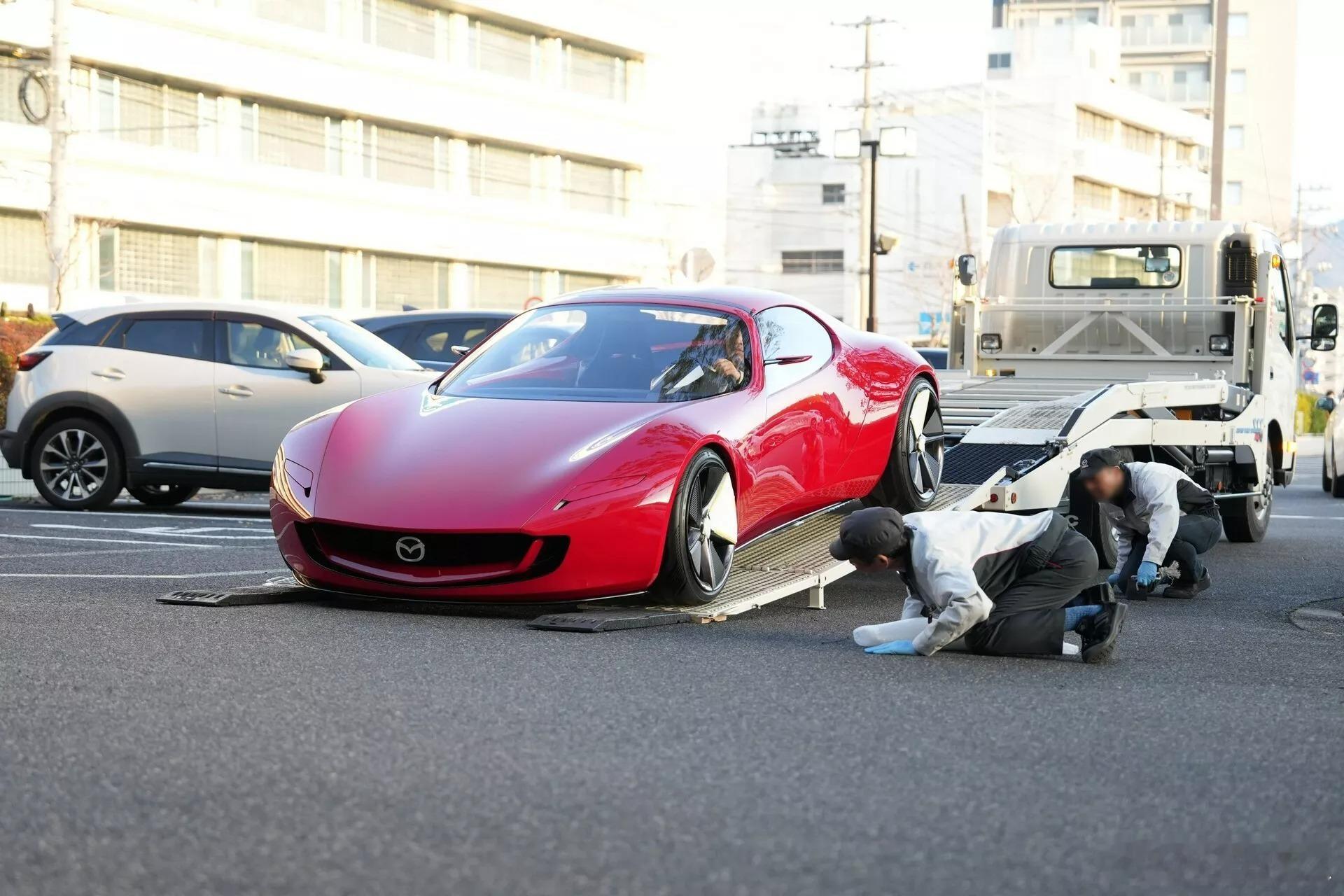 周一早[爱你]MAZDA ICONIC SP概念车，很科幻，很马自达[馋嘴] ​