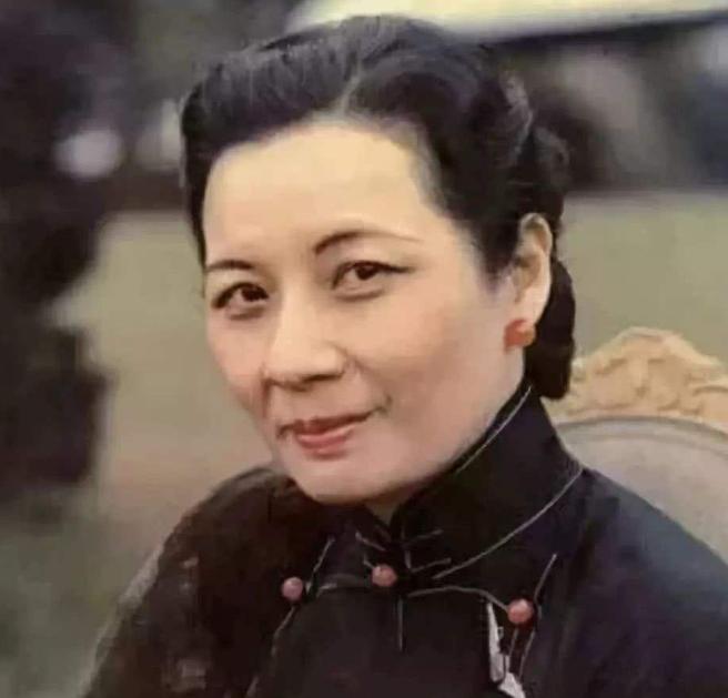 提起宋美龄，你想起的是什么？很多人记住的是她在美国国会那场流利优雅的英文演讲，是