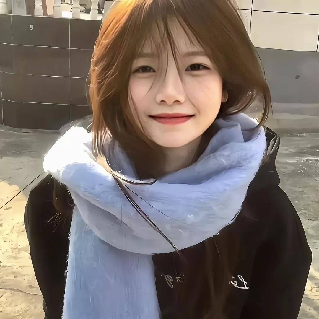 温柔微笑，冬日暖阳下的可爱女孩🌞🌻少女感微笑女孩 温柔美少女 美少女的微笑 