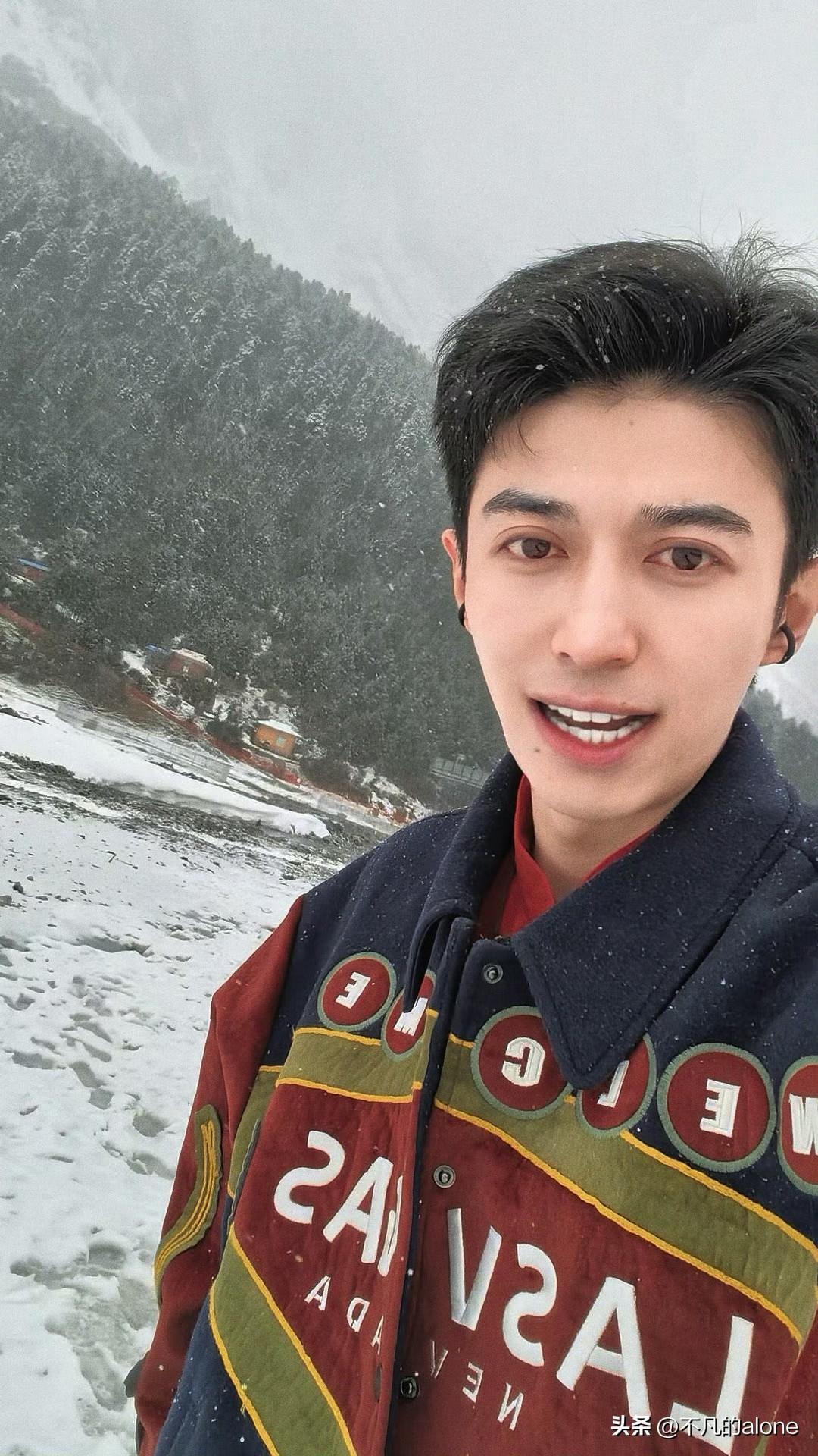 十个勤天在墨脱助农，而禾伙人却在甘肃民勤种树，这就是偶像和观众的双向奔赴吧！
