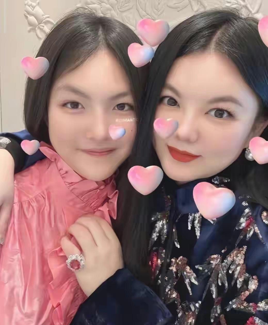 #李湘晒王诗龄送的礼物# 王诗龄就是李湘最美好的Angela吧！李湘晒出女儿送的