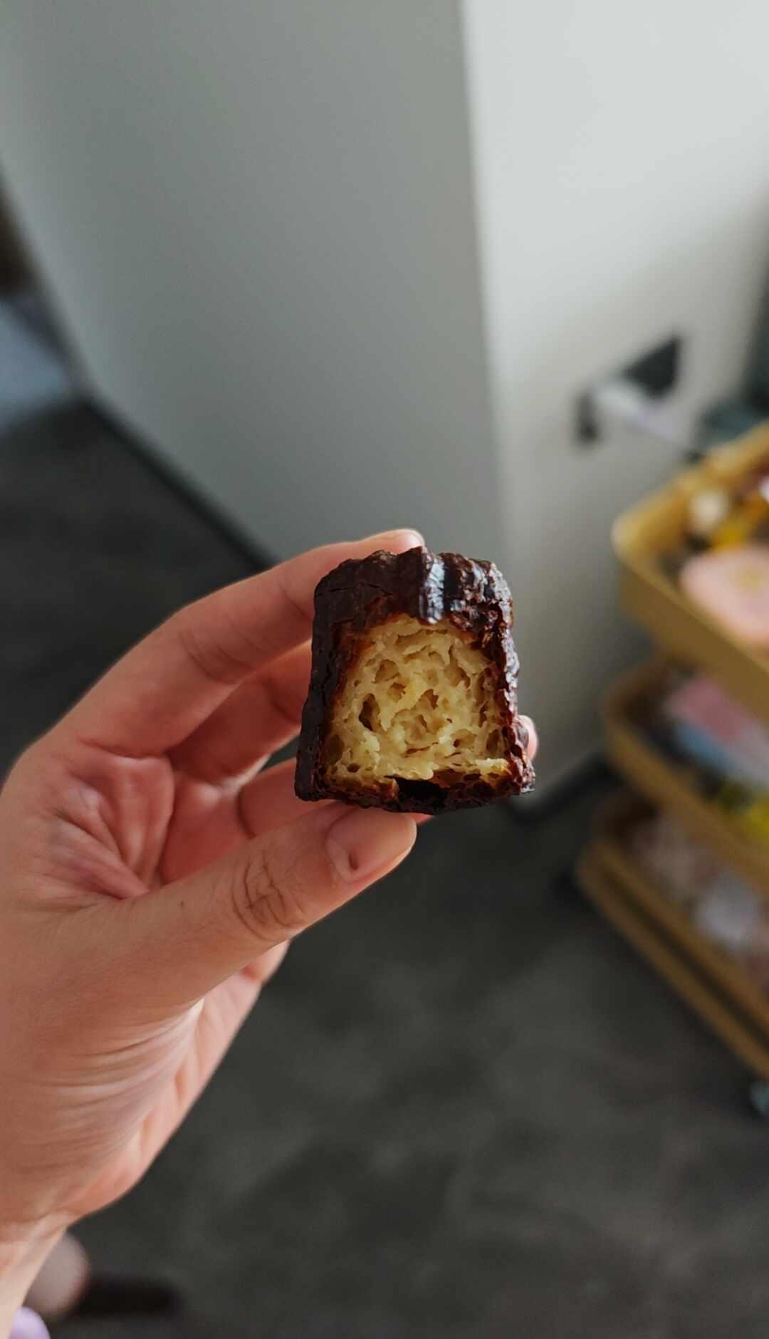 广州文华酒店的可露丽超超超！超级好吃！
天啊，真的好好吃啊，吃完饭随手买的，咬下