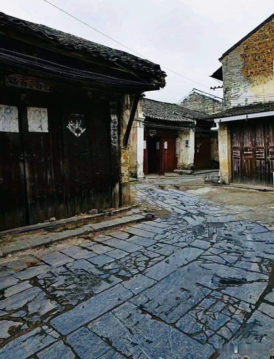 桂林市平乐县沙子镇是广西北部的一个千年古镇，很多人没听过它的名字，但从沙子镇走出