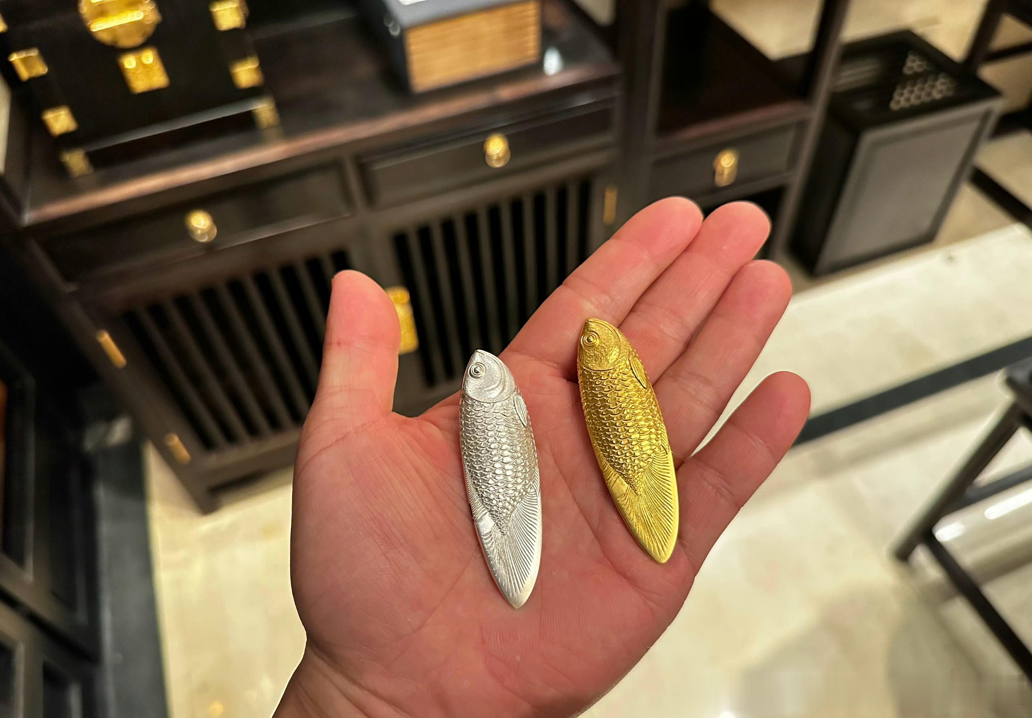 #金价又新高囤金人却慌了#我20年开始包括我老婆黄金血脉觉醒。我一不买股票、二不