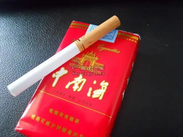 郭德纲因为改了一句歌词
结果相关的演出被停止
我不抽烟，知道有这烟
他们抽完后