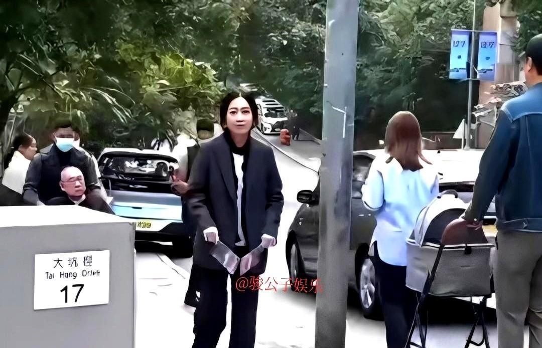 顶级伴侣的生存实录：当伴侣倒下时，最厉害的不是牺牲，而是“微调”。
看她怎么做的