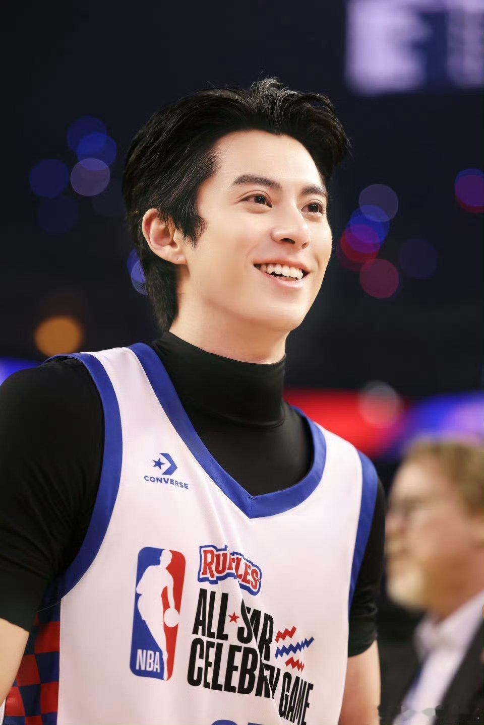 王鹤棣第三次打卡NBA全明星王鹤棣NBA全明星体验官第三次站在NBA名人赛的球场