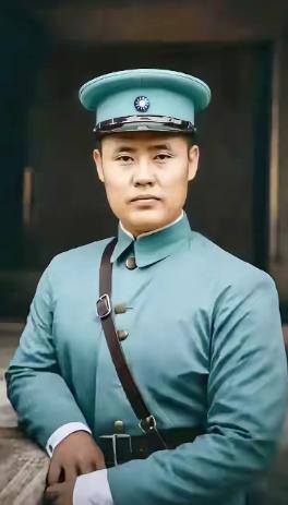 1949年，老蒋因傅作义促成北平和平解放，密令毛人凤暗杀傅作义，毛人凤派出女特务