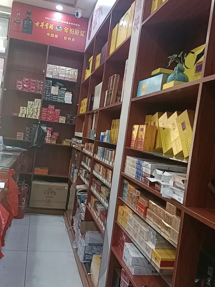 你与家中长辈的关系如何关系很好啊，家中长辈都是你的亲人，即使有点小意见也都能互相
