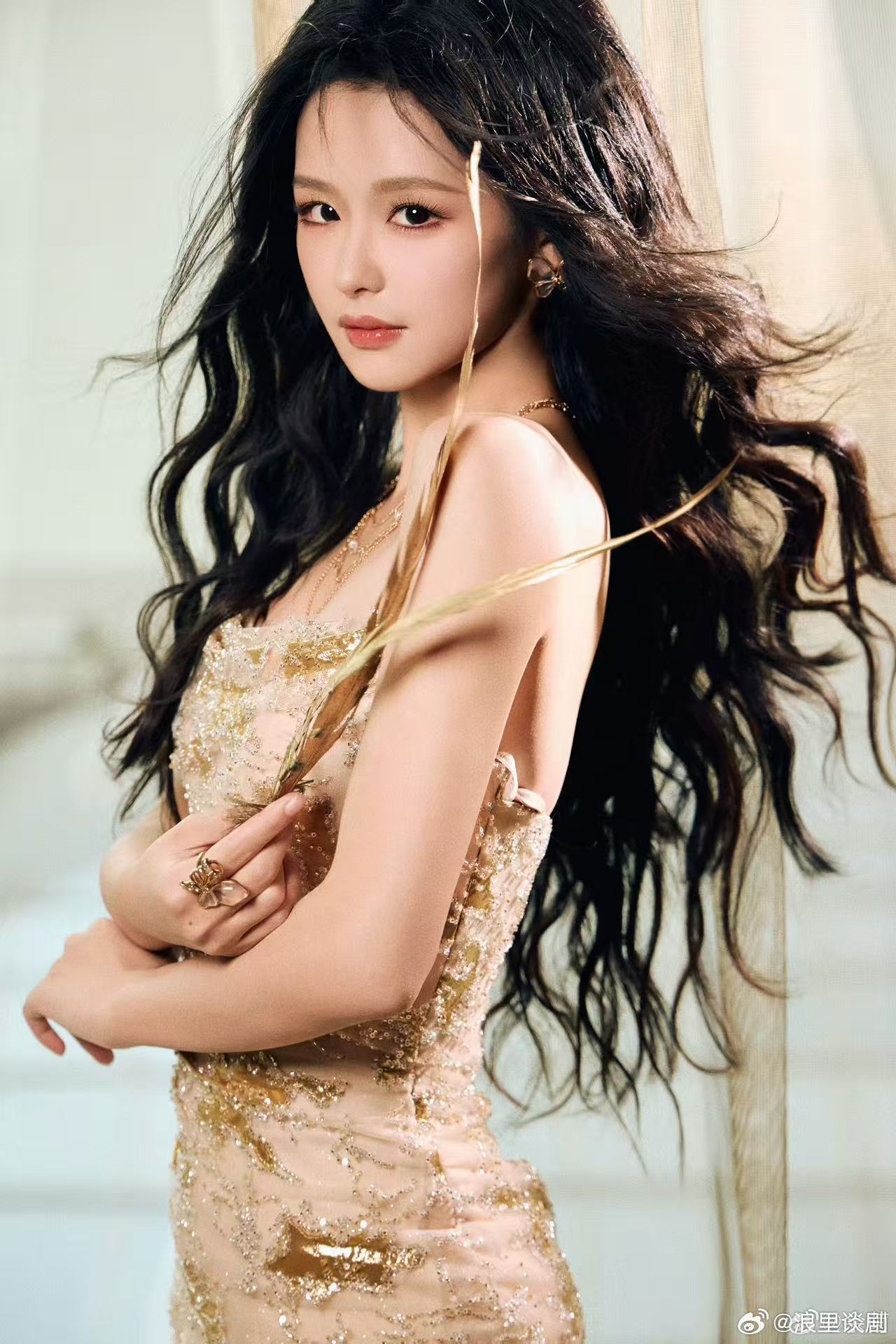 短剧圈群像给内娱一点震撼夏天最治愈的画面就是短剧圈这群帅哥美女齐聚的群像镜头，大