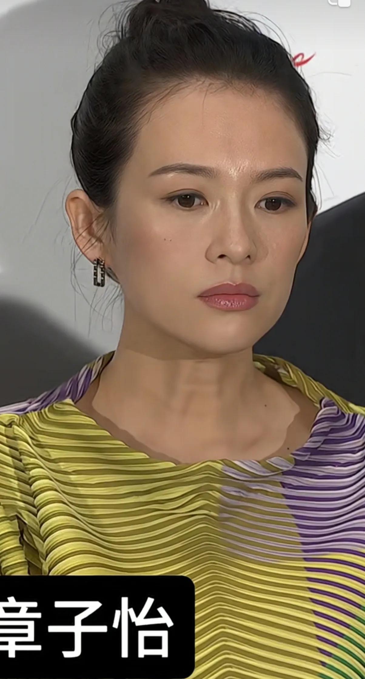 还是以前的章子怡好看，美的自然，现在的章子怡美的不自然了。