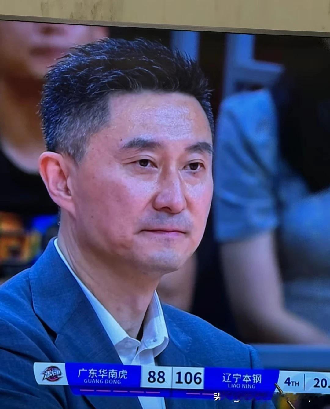 放虎归山！杜锋慌神，之前赛后评价杨鸣的话，就是给自己“挖坑”呢，为傲慢付出代价，