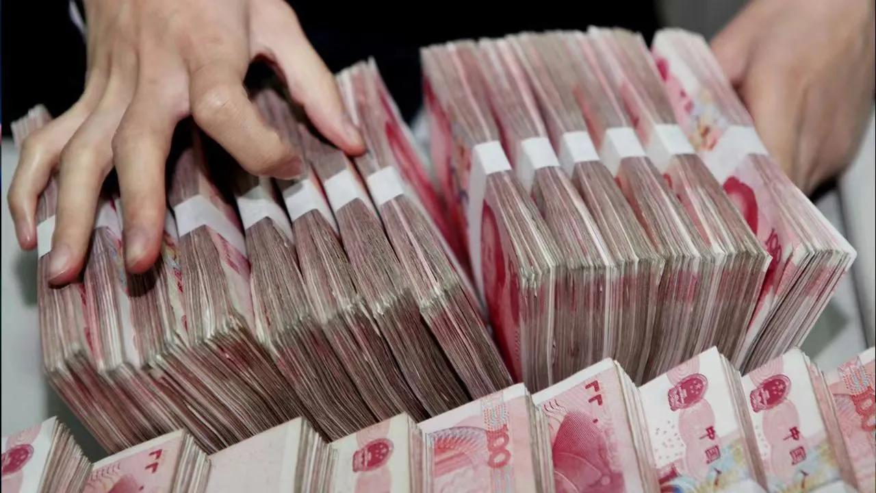 江苏，一男子向银行申请了一张20万额度的信用卡，使用了19万元。不料，男子因为犯