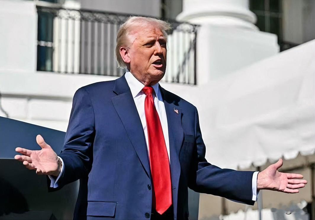 坐不住了！特朗普开始给美国人画大饼。面对政府停摆、关税问题引发物价高涨、民众生活