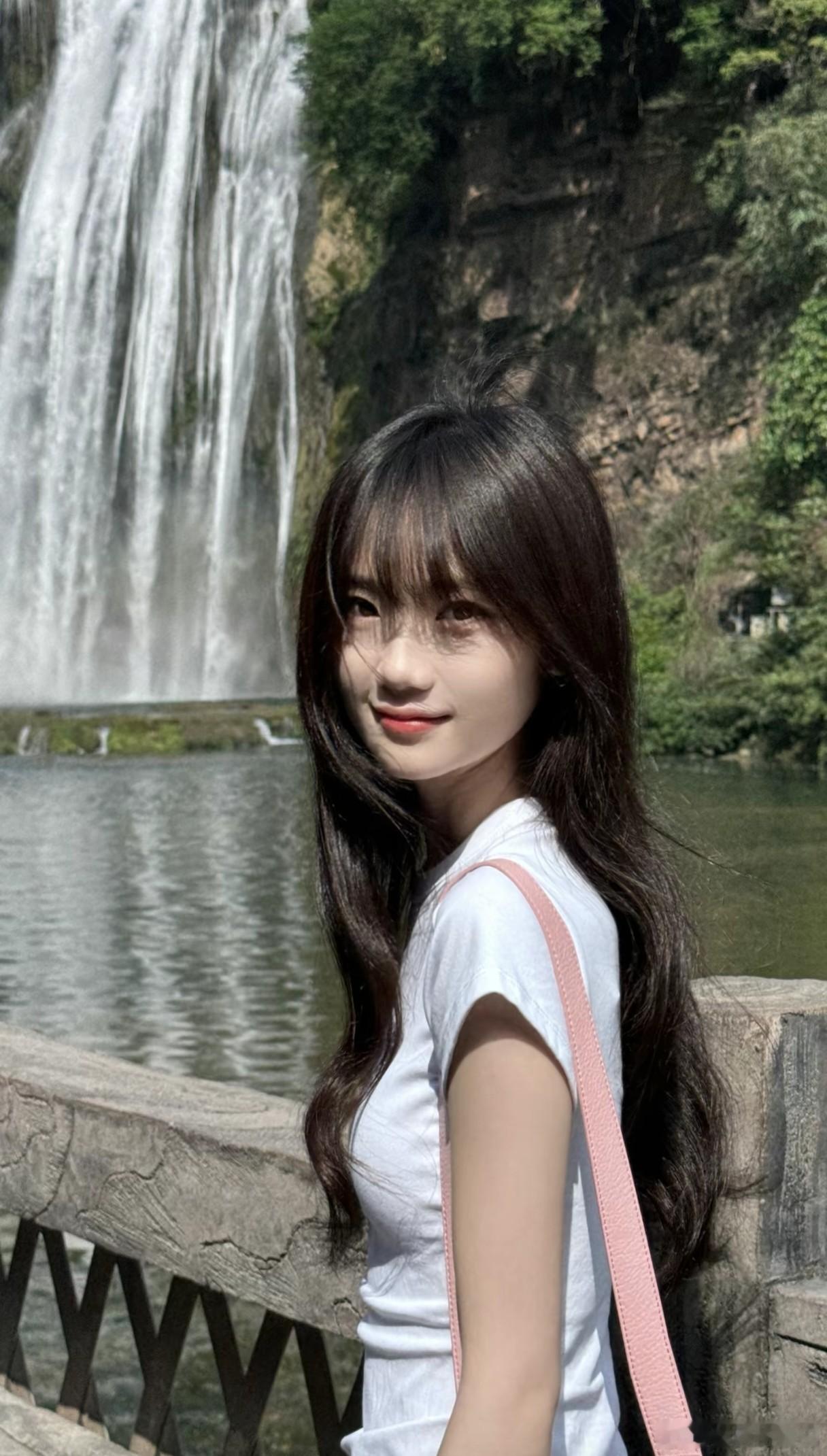 清纯甜美小姐姐你会喜欢主动的女生吗