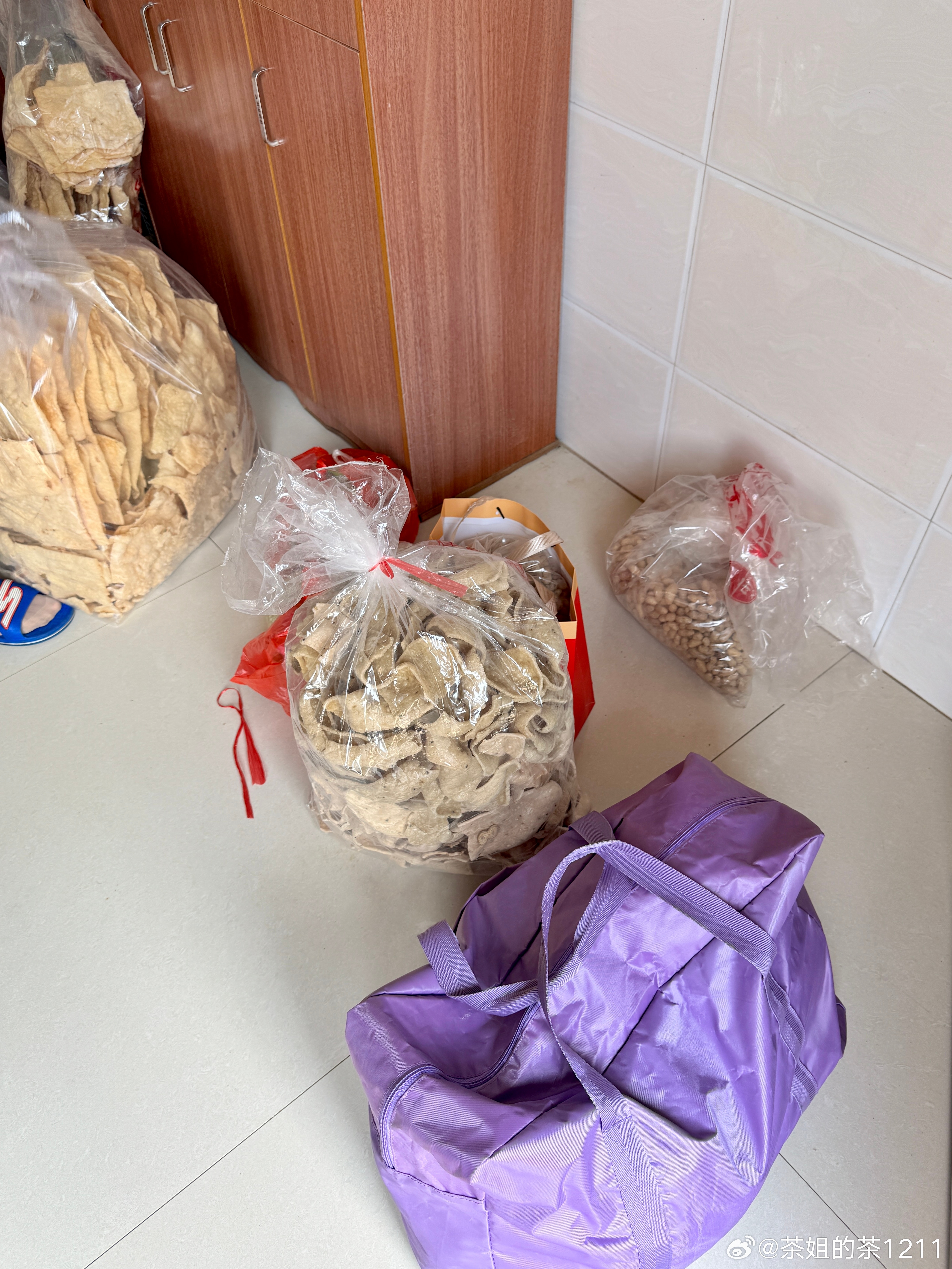 他们爷俩比预料中更快回来，核磁共振要明天才能做，交给妹妹妹夫了。本来以为没空去我