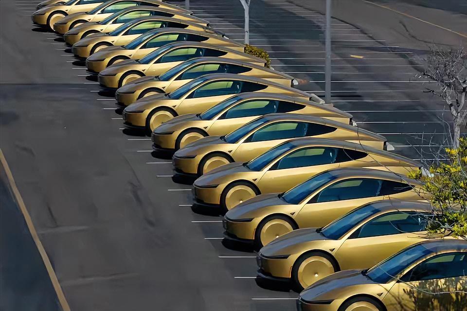 Cybercab：人类之光，技术革命，代表未来方向

萝卜快跑：争抢出租和网约车